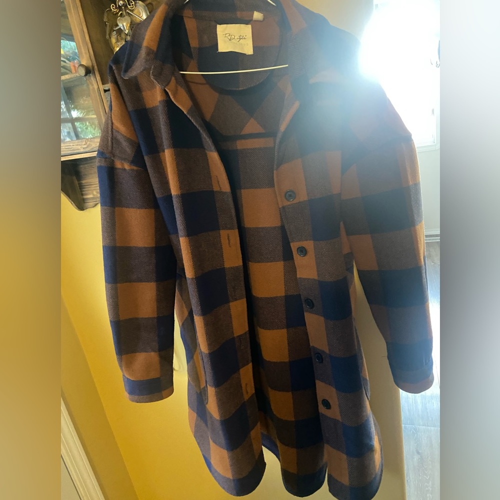 RD Style Shacket sz M falls mid thigh